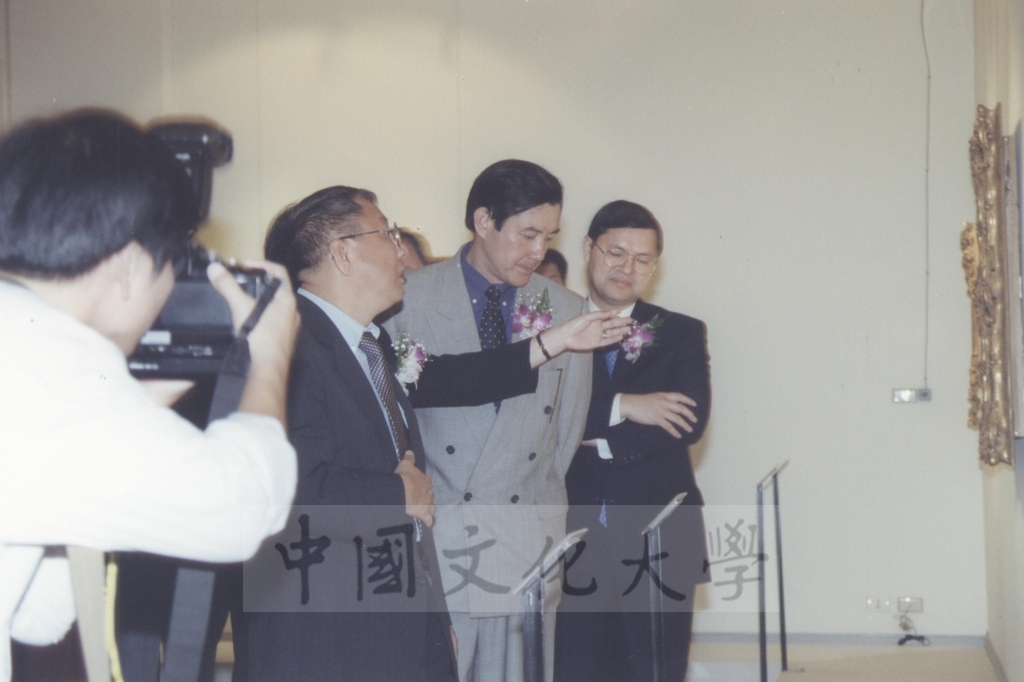 2000年10月1日教育部長曾志朗、台北市長馬英九參觀「西洋名畫展」的圖檔，第5張，共23張
