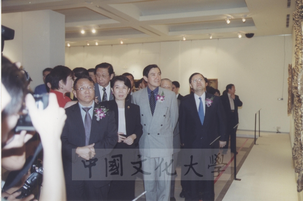 2000年10月1日教育部長曾志朗、台北市長馬英九參觀「西洋名畫展」的圖檔，第7張，共23張