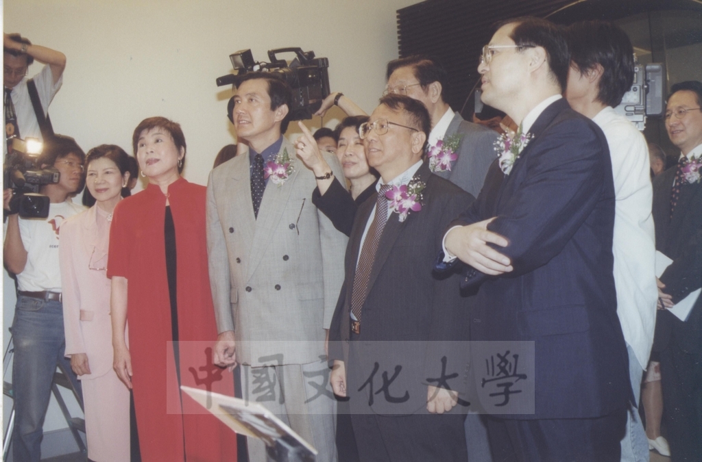 2000年10月1日教育部長曾志朗、台北市長馬英九參觀「西洋名畫展」的圖檔，第11張，共23張