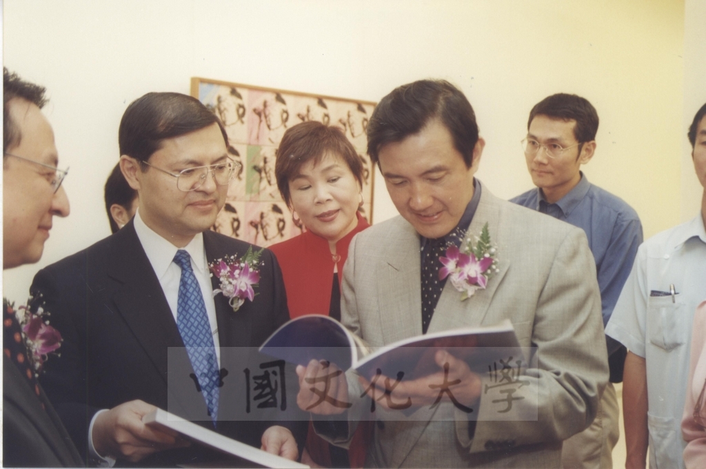 2000年10月1日教育部長曾志朗、台北市長馬英九參觀「西洋名畫展」的圖檔，第13張，共23張