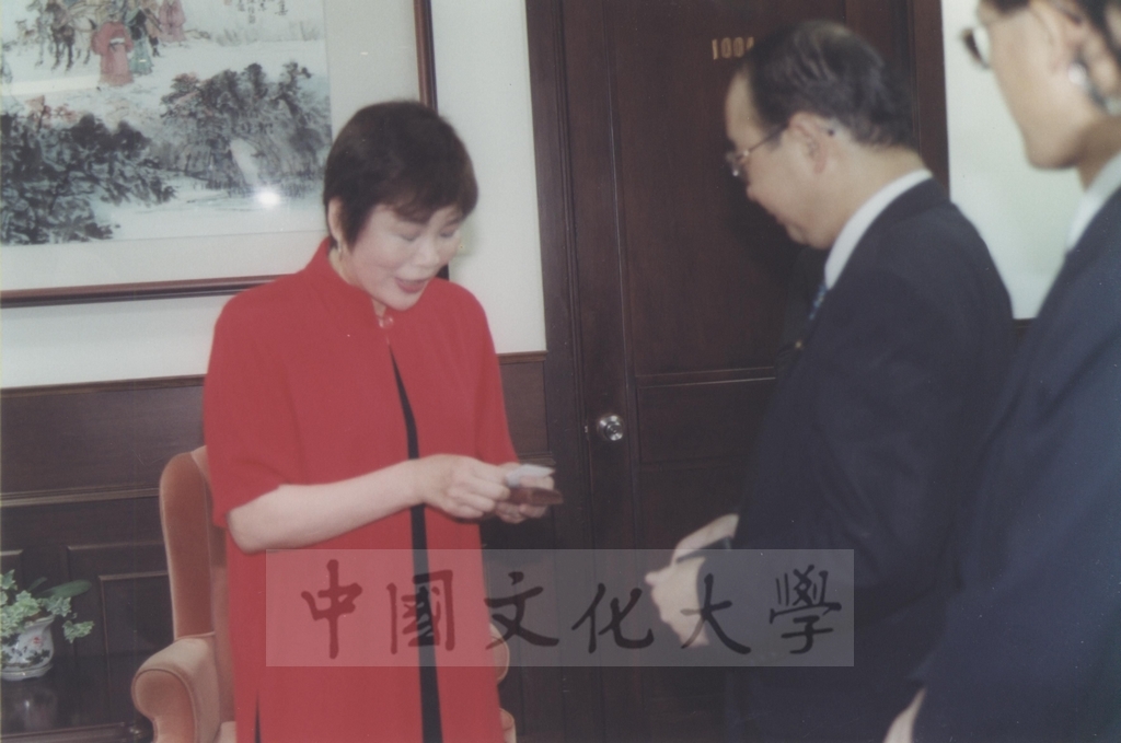 2000年10月1日日本東京富士美術館主席參事池田博正拜會國立國父紀念館館長張瑞濱的圖檔，第5張，共12張