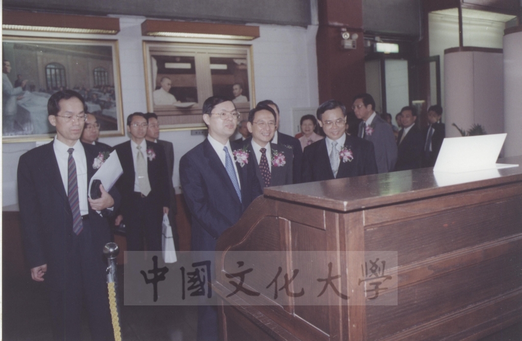 2000年10月1日日本東京富士美術館主席參事池田博正拜會國立國父紀念館館長張瑞濱的圖檔，第9張，共12張