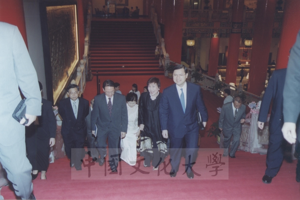 2000年10月1日「西洋名畫展」主辦單位於圓山飯店舉行晚宴的圖檔，第1張，共15張