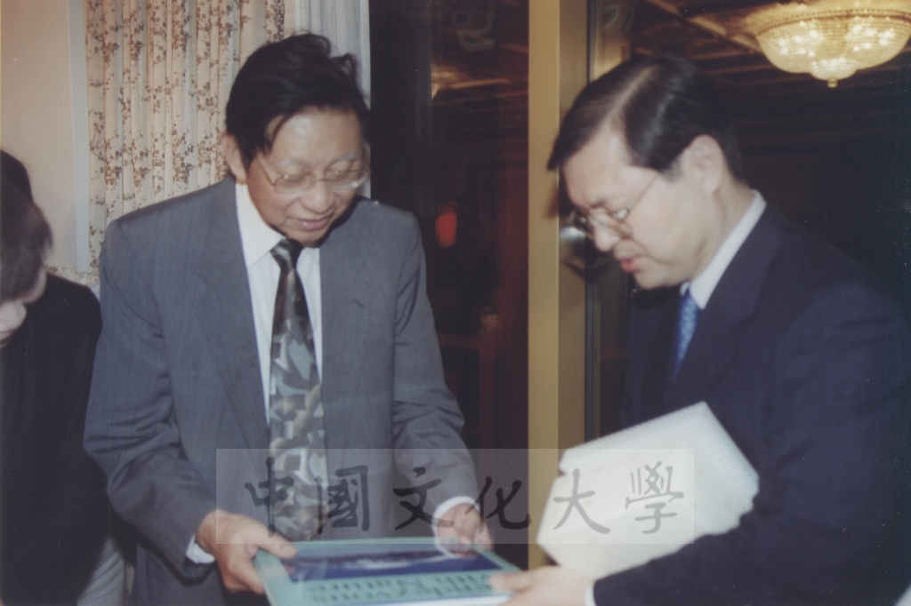 2000年10月1日「西洋名畫展」主辦單位於圓山飯店舉行晚宴的圖檔，第3張，共15張