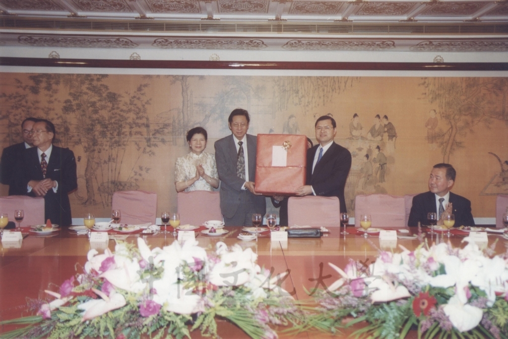 2000年10月1日「西洋名畫展」主辦單位於圓山飯店舉行晚宴的圖檔，第7張，共15張