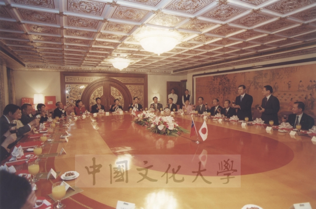 2000年10月1日「西洋名畫展」主辦單位於圓山飯店舉行晚宴的圖檔，第11張，共15張