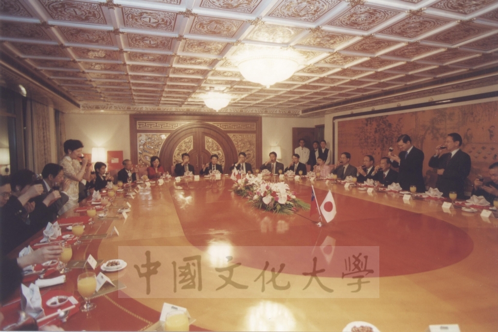 2000年10月1日「西洋名畫展」主辦單位於圓山飯店舉行晚宴的圖檔，第12張，共15張