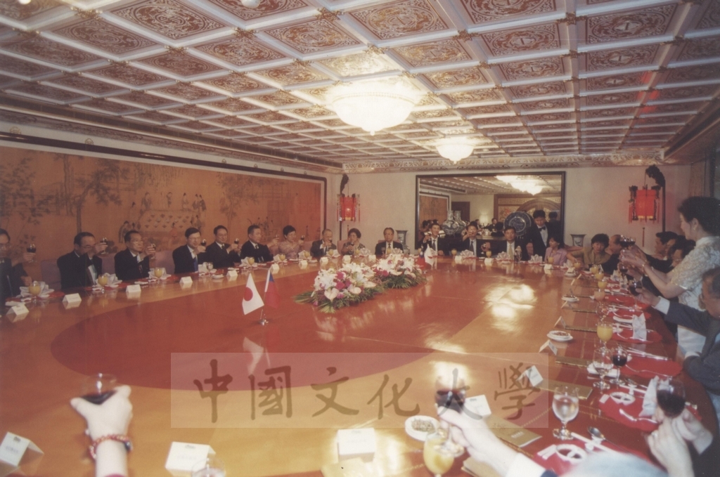 2000年10月1日「西洋名畫展」主辦單位於圓山飯店舉行晚宴的圖檔，第14張，共15張