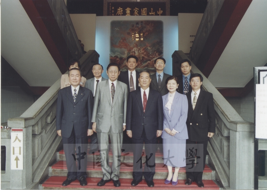 2000年11月28日全台灣省省主席、親民黨主席宋楚蒞臨國父紀念館參觀「西洋名畫展」的圖檔，第10張，共10張