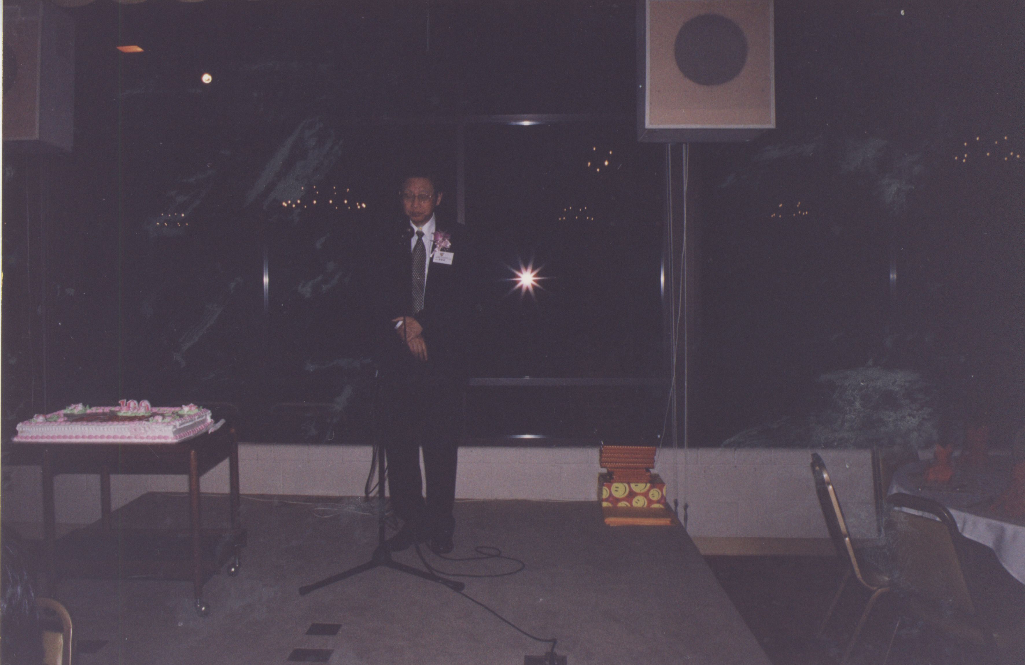 2000年9月11日董事長張鏡湖、董事穆閩珠、校長林彩梅等一行人抵達洛杉磯參加由南加州校友會舉辦之張其昀博士百年冥誕紀念大會的圖檔，第59張，共81張