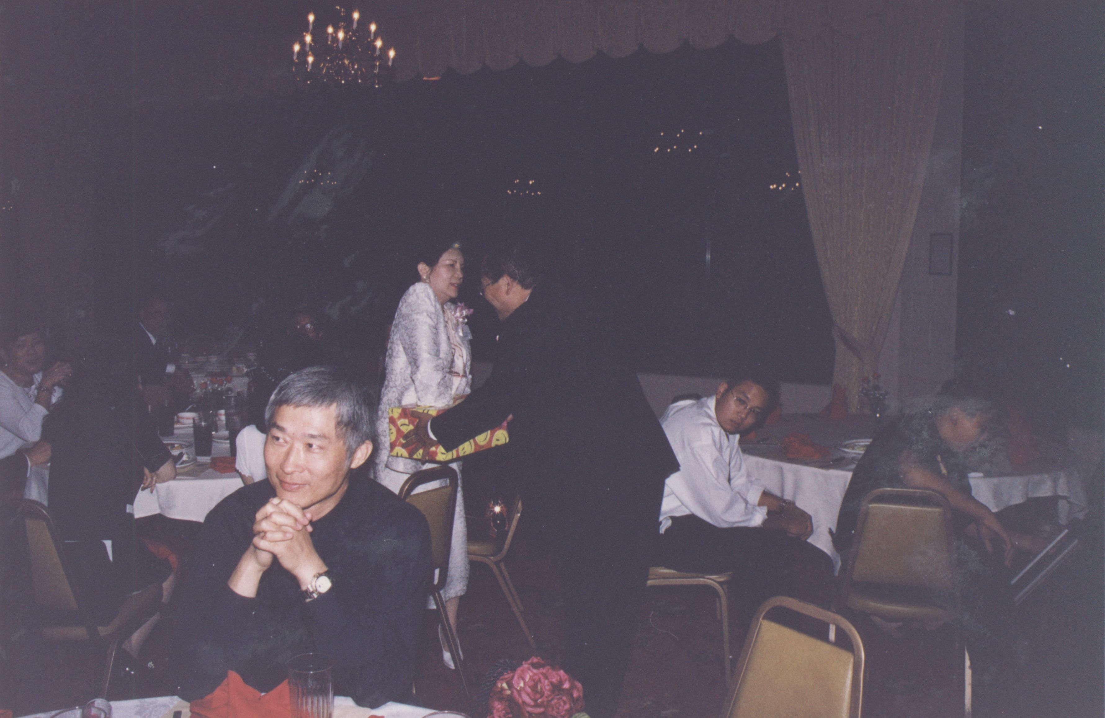 2000年9月11日董事長張鏡湖、董事穆閩珠、校長林彩梅等一行人抵達洛杉磯參加由南加州校友會舉辦之張其昀博士百年冥誕紀念大會的圖檔，第69張，共81張