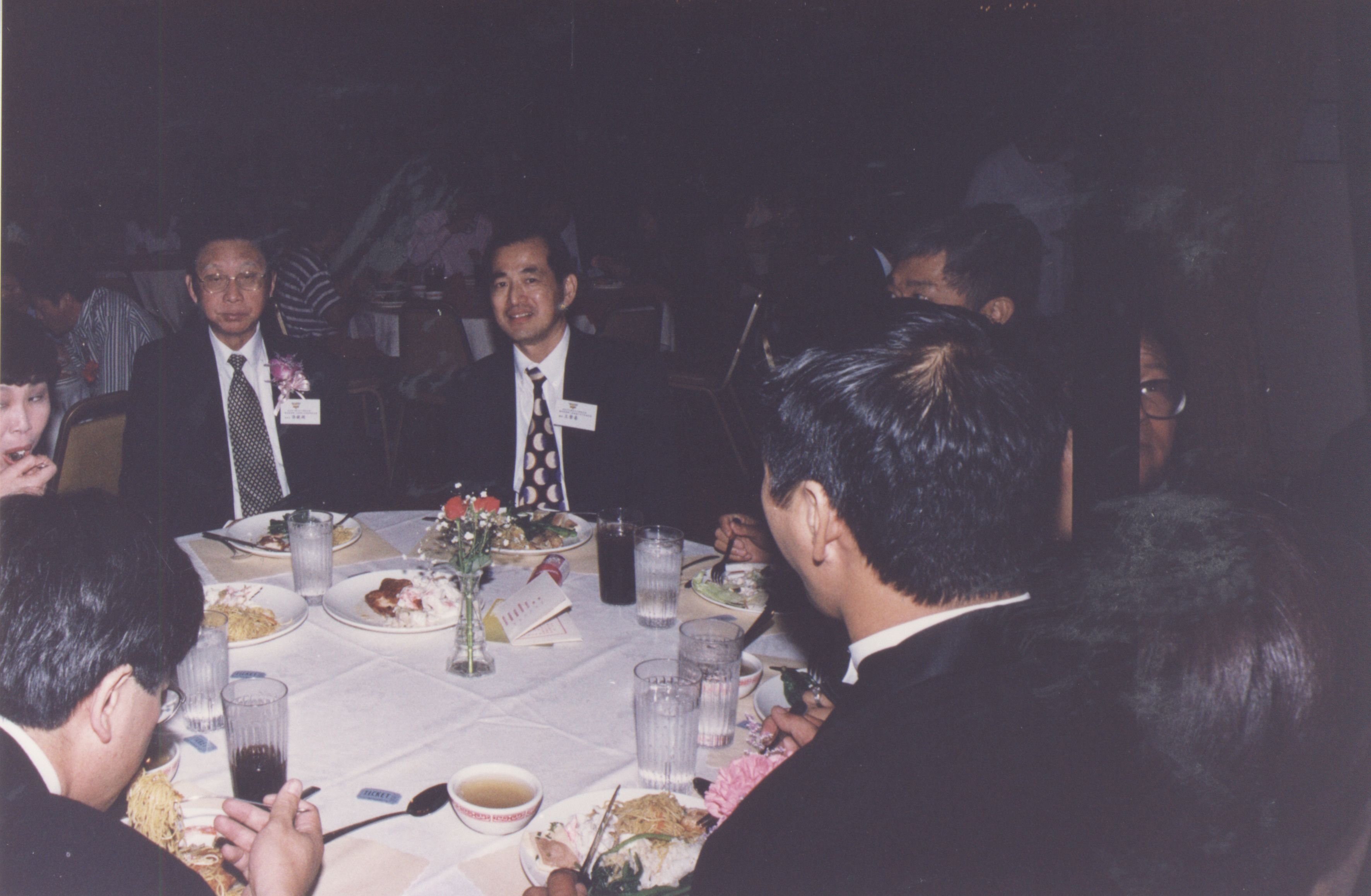 2000年9月11日董事長張鏡湖、董事穆閩珠、校長林彩梅等一行人抵達洛杉磯參加由南加州校友會舉辦之張其昀博士百年冥誕紀念大會的圖檔，第80張，共81張