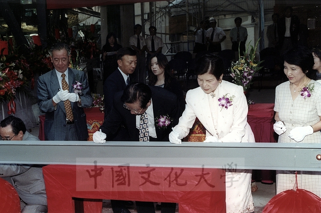 2000年9月16日本校城區部大夏館增建工程上樑典禮的圖檔，第5張，共7張