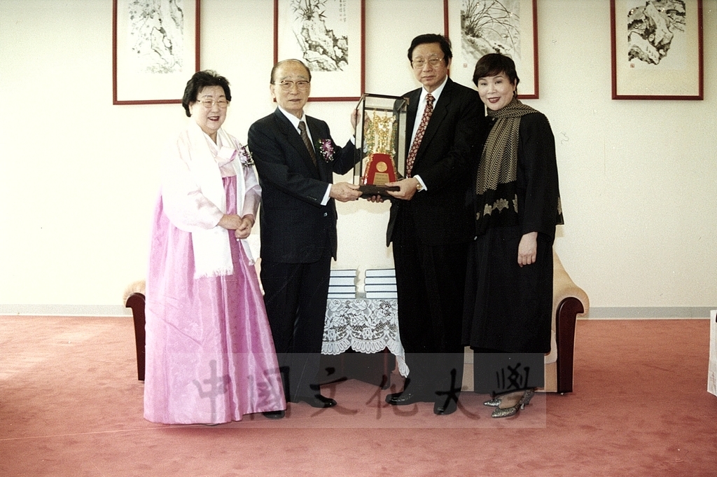 2001年3月1日本校建校39週年校慶大會暨韓國GCS木蓮分會會長吳貞明女史名譽文學博士學位頒贈典禮的圖檔，第4張，共23張