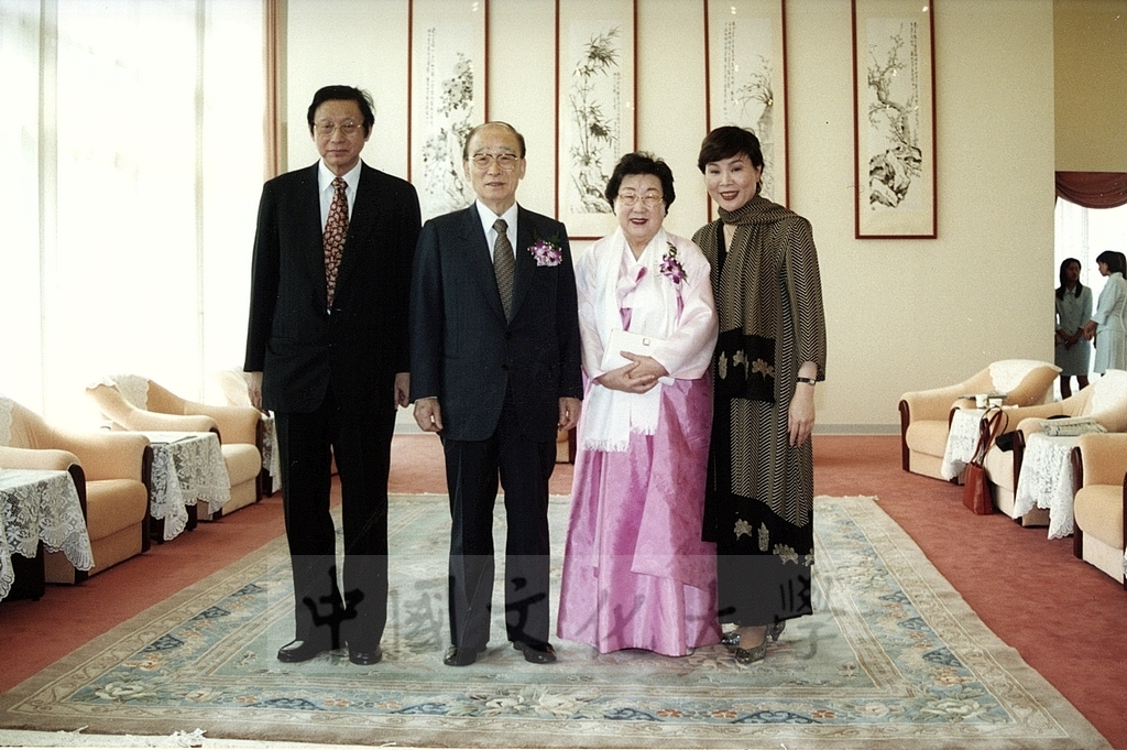 2001年3月1日本校建校39週年校慶大會暨韓國GCS木蓮分會會長吳貞明女史名譽文學博士學位頒贈典禮的圖檔，第5張，共23張