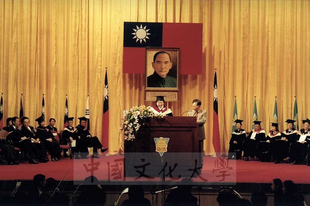 2001年3月1日本校建校39週年校慶大會暨韓國GCS木蓮分會會長吳貞明女史名譽文學博士學位頒贈典禮的圖檔，第16張，共23張