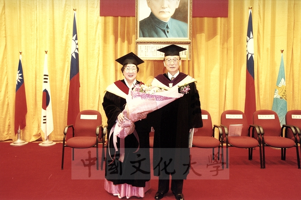 2001年3月1日本校建校39週年校慶大會暨韓國GCS木蓮分會會長吳貞明女史名譽文學博士學位頒贈典禮的圖檔，第21張，共23張