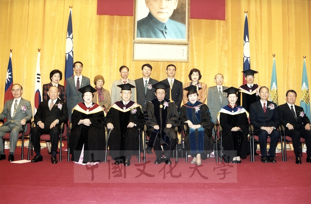 2001年3月1日本校建校39週年校慶大會暨韓國GCS木蓮分會會長吳貞明女史名譽文學博士學位頒贈典禮的圖檔，第22張，共23張