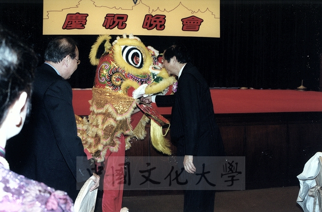 2001年3月1日中國文化大學建校39週年校慶慶祝晚會的圖檔，第1張，共11張