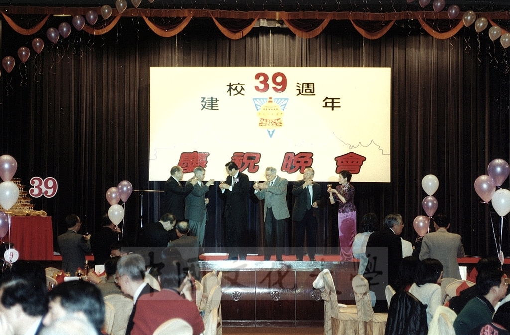 2001年3月1日中國文化大學建校39週年校慶慶祝晚會的圖檔，第10張，共11張