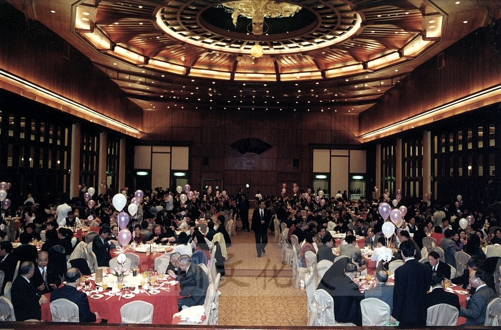 2001年3月1日中國文化大學建校39週年校慶慶祝晚會的圖檔，第11張，共11張