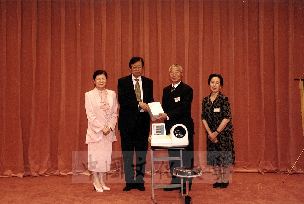 2001年6月6日日本姐妹校天理大學訪問團由理事長山田忠一帶領蒞臨本校參訪的圖檔，第3張，共7張