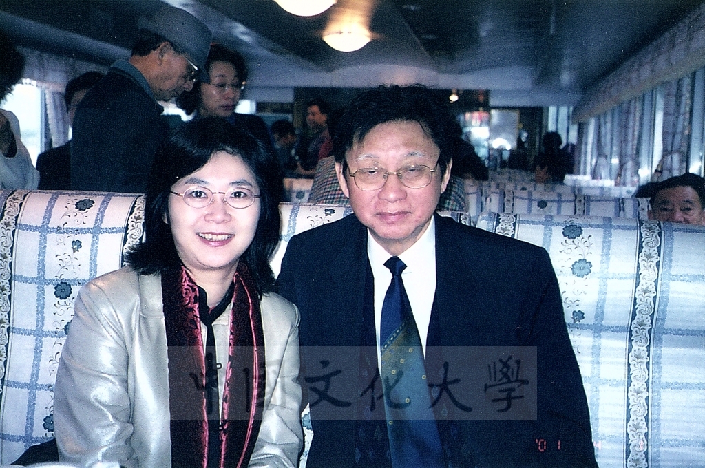 2001年3月31日至4月6日本校教職員自強活動在董事長張鏡湖、校長林彩梅引領下前往中國大陸桂林、西安七日遊的圖檔，第3張，共44張