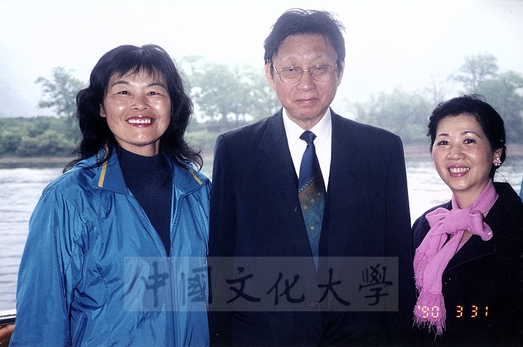 2001年3月31日至4月6日本校教職員自強活動在董事長張鏡湖、校長林彩梅引領下前往中國大陸桂林、西安七日遊的圖檔，第6張，共44張