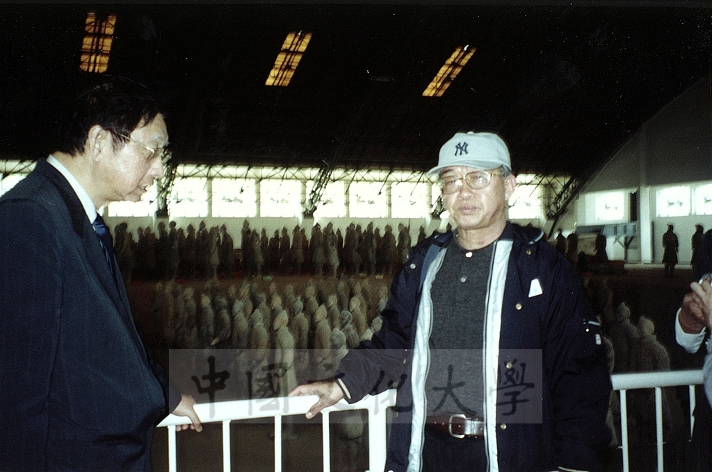 2001年3月31日至4月6日本校教職員自強活動在董事長張鏡湖、校長林彩梅引領下前往中國大陸桂林、西安七日遊的圖檔，第8張，共44張