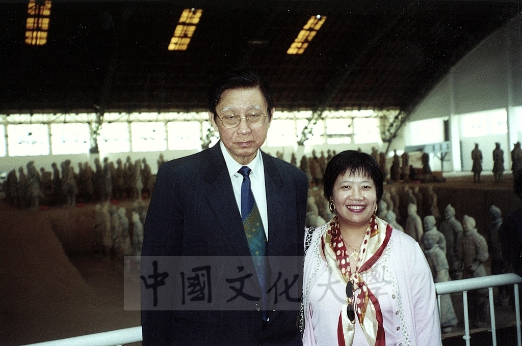 2001年3月31日至4月6日本校教職員自強活動在董事長張鏡湖、校長林彩梅引領下前往中國大陸桂林、西安七日遊的圖檔，第9張，共44張