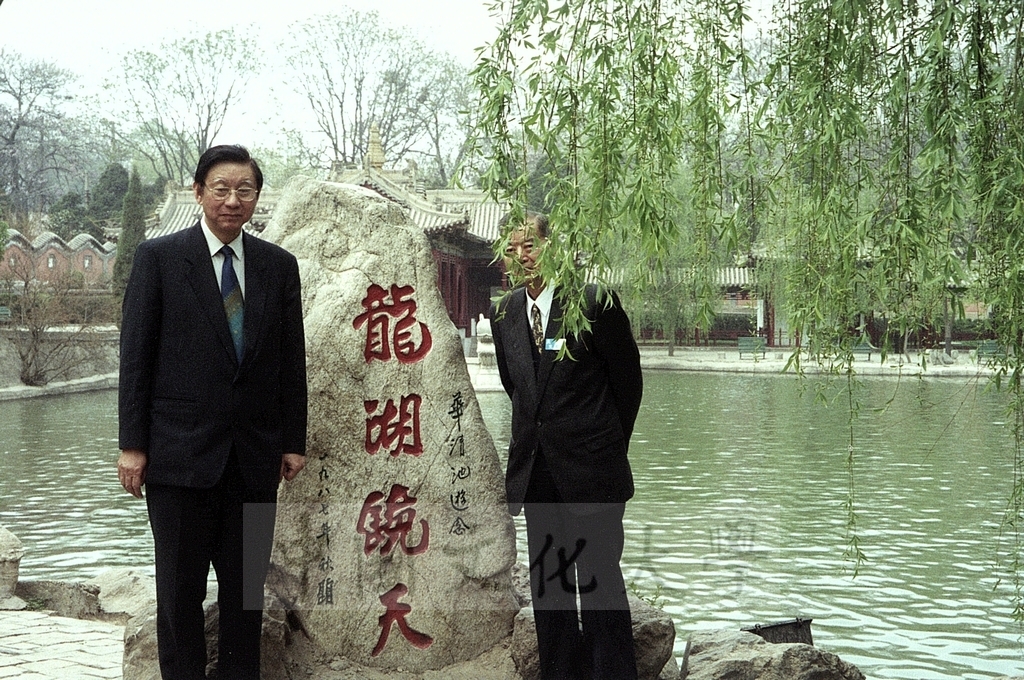 2001年3月31日至4月6日本校教職員自強活動在董事長張鏡湖、校長林彩梅引領下前往中國大陸桂林、西安七日遊的圖檔，第10張，共44張