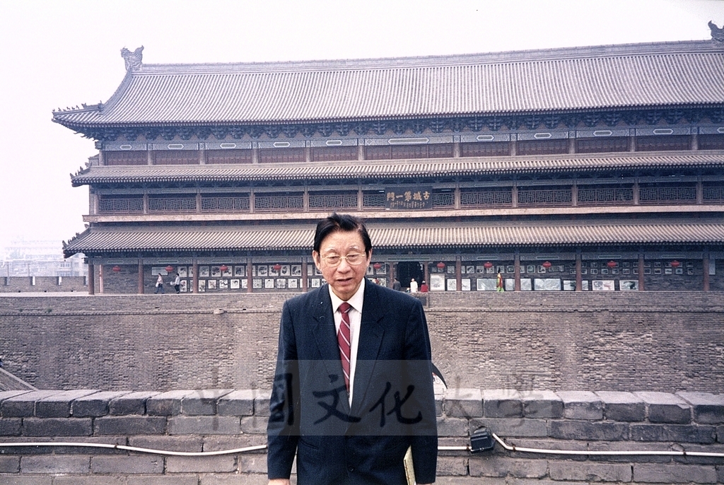 2001年3月31日至4月6日本校教職員自強活動在董事長張鏡湖、校長林彩梅引領下前往中國大陸桂林、西安七日遊的圖檔，第19張，共44張