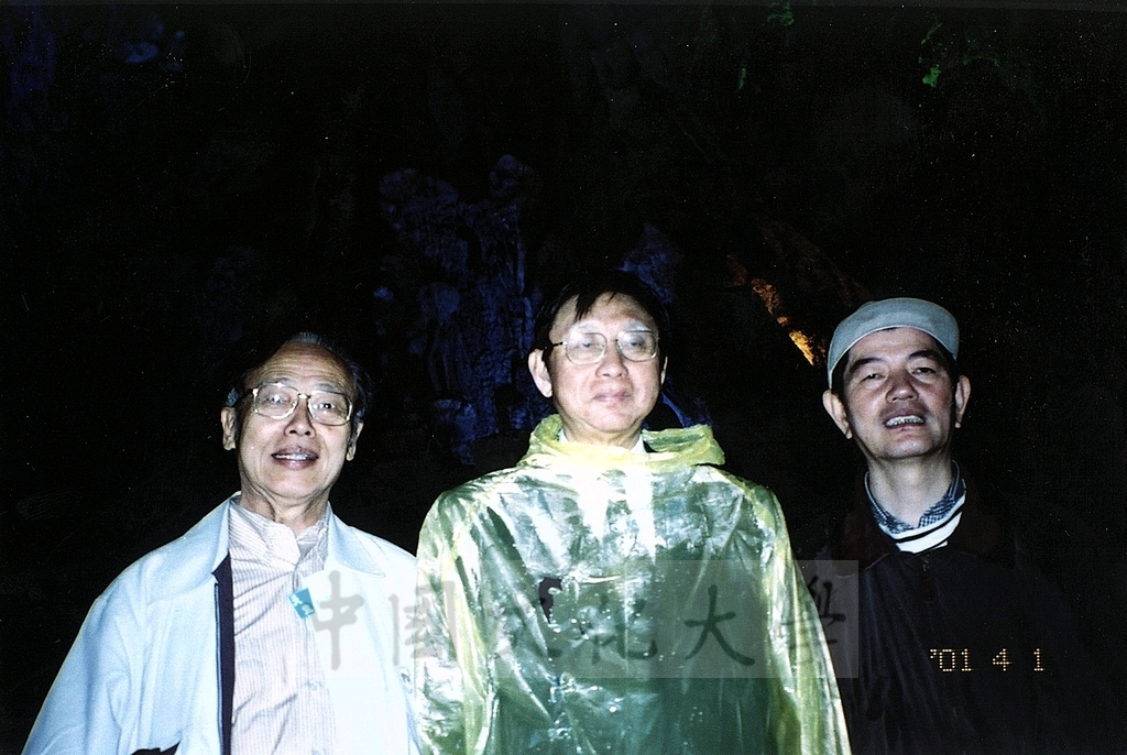 2001年3月31日至4月6日本校教職員自強活動在董事長張鏡湖、校長林彩梅引領下前往中國大陸桂林、西安七日遊的圖檔，第25張，共44張