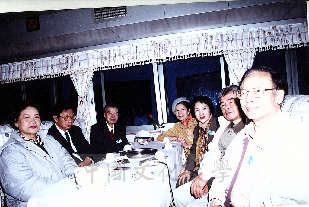 2001年3月31日至4月6日本校教職員自強活動在董事長張鏡湖、校長林彩梅引領下前往中國大陸桂林、西安七日遊的圖檔，第34張，共44張