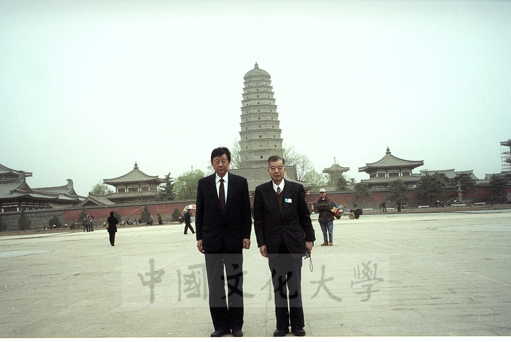 2001年3月31日至4月6日本校教職員自強活動在董事長張鏡湖、校長林彩梅引領下前往中國大陸桂林、西安七日遊的圖檔，第37張，共44張