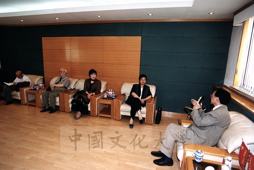 2001年3月31日至4月6日本校教職員自強活動在董事長張鏡湖、校長林彩梅引領下前往中國大陸桂林、西安七日遊的圖檔，第38張，共44張