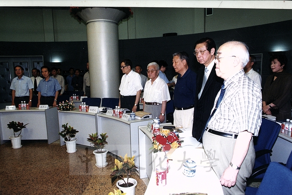2001年3月31日至4月6日本校教職員自強活動在董事長張鏡湖、校長林彩梅引領下前往中國大陸桂林、西安七日遊的圖檔，第40張，共44張