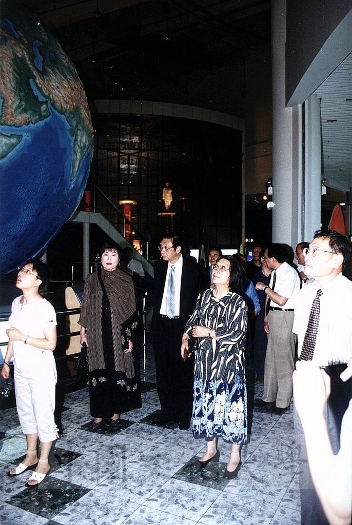 2001年3月31日至4月6日本校教職員自強活動在董事長張鏡湖、校長林彩梅引領下前往中國大陸桂林、西安七日遊的圖檔，第42張，共44張