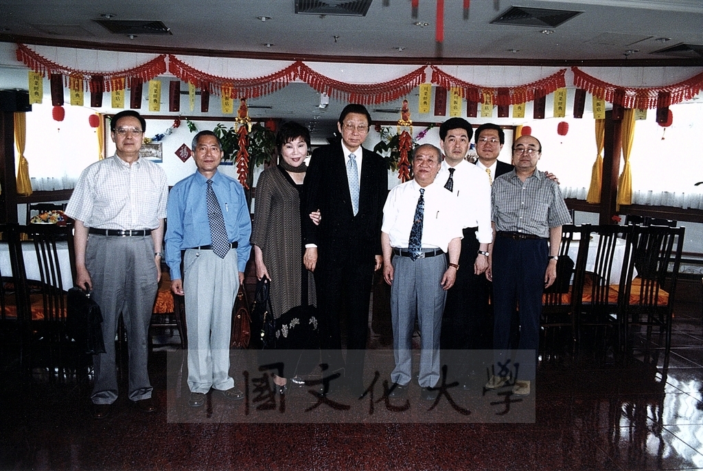 2001年3月31日至4月6日本校教職員自強活動在董事長張鏡湖、校長林彩梅引領下前往中國大陸桂林、西安七日遊的圖檔，第43張，共44張