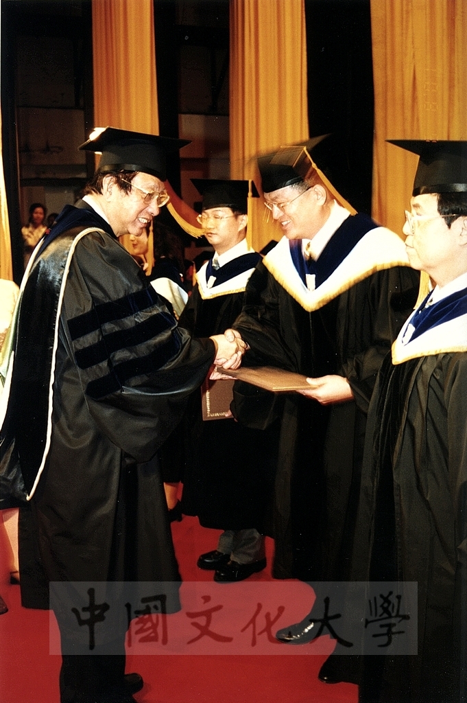 2001年6月8日中國文化大學八十九學年度畢業典禮的圖檔，第8張，共15張