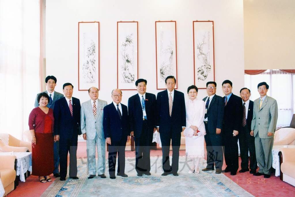 2001年8月14日舉行本校與浙江省寧波大學學術交流合作簽約儀式的圖檔，第7張，共11張