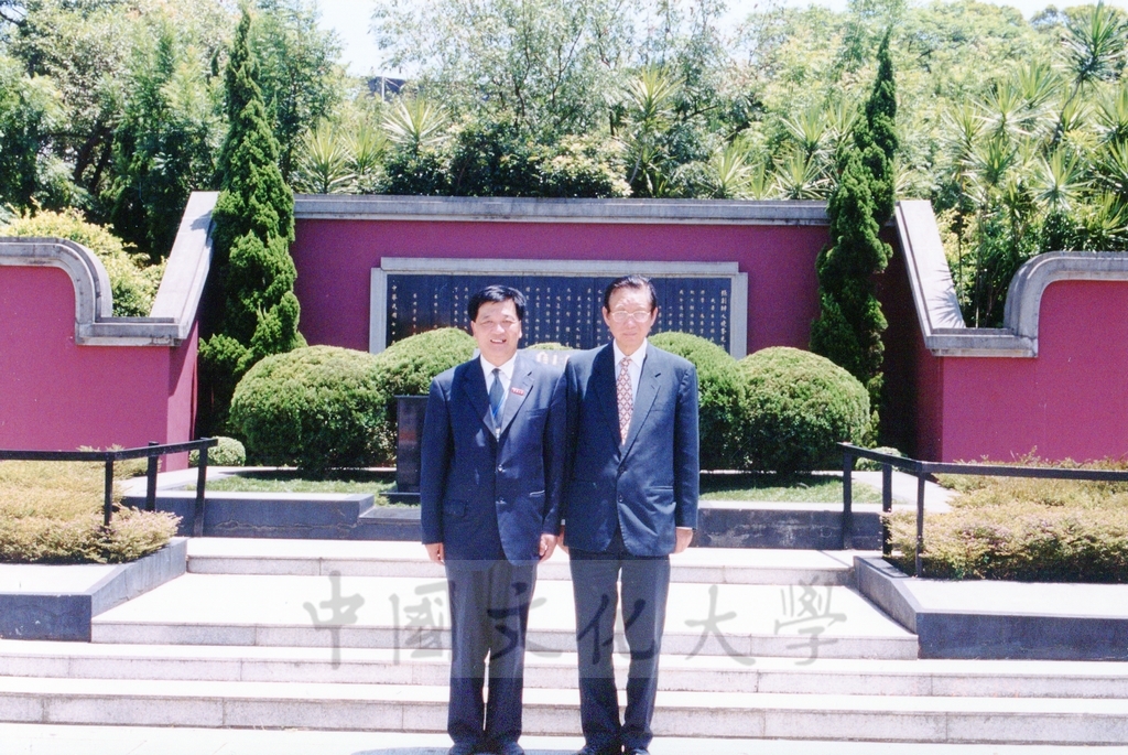 2001年8月14日舉行本校與浙江省寧波大學學術交流合作簽約儀式的圖檔，第9張，共11張