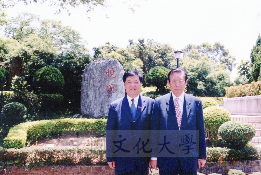 2001年8月14日舉行本校與浙江省寧波大學學術交流合作簽約儀式的圖檔，第10張，共11張