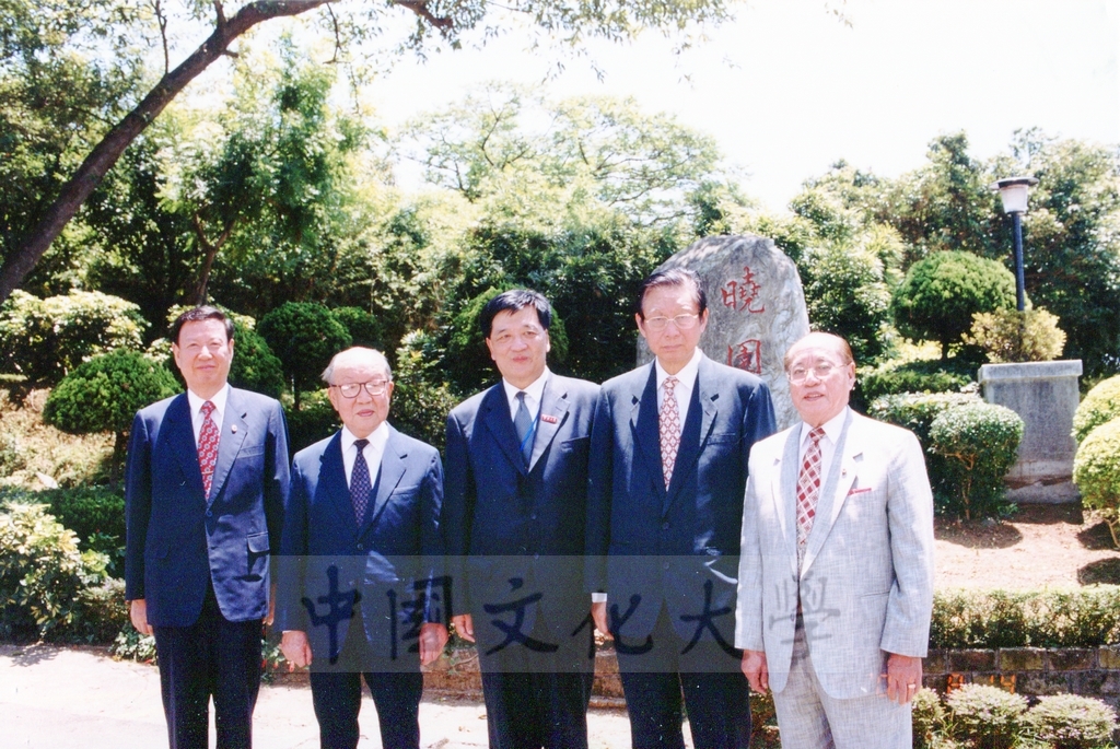 2001年8月14日舉行本校與浙江省寧波大學學術交流合作簽約儀式的圖檔，第11張，共11張