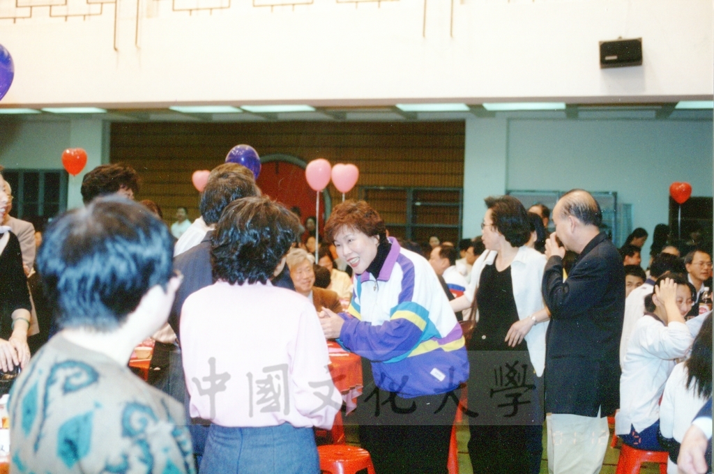 2001年12月5日中國文化大學董事穆閩珠當選連任立法委員感恩餐會的圖檔，第6張，共7張