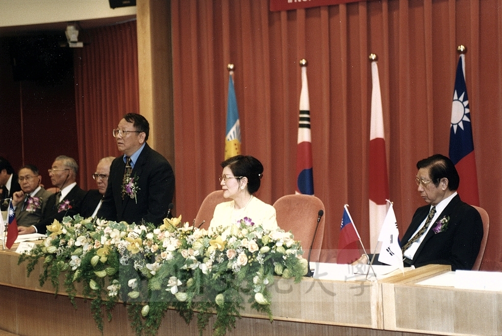 2001年11月5-6日本校舉行「二十一世紀私立學校發展之展望—中日韓三國私立學校國際學術研討會」的圖檔，第6張，共22張