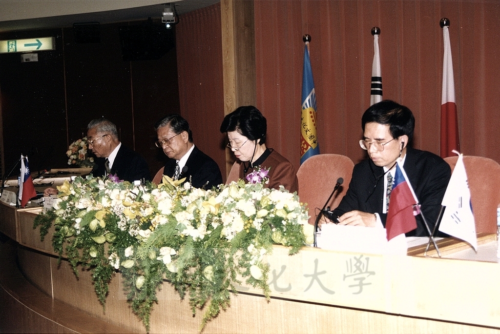 2001年11月5-6日本校舉行「二十一世紀私立學校發展之展望—中日韓三國私立學校國際學術研討會」的圖檔，第9張，共22張