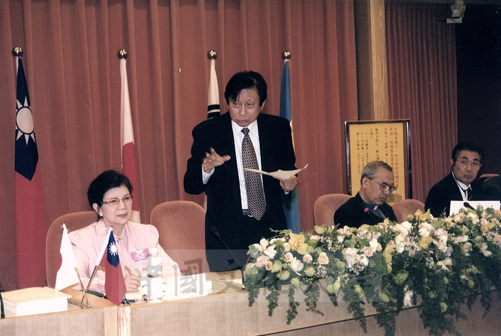 2001年11月5-6日本校舉行「二十一世紀私立學校發展之展望—中日韓三國私立學校國際學術研討會」的圖檔，第15張，共22張