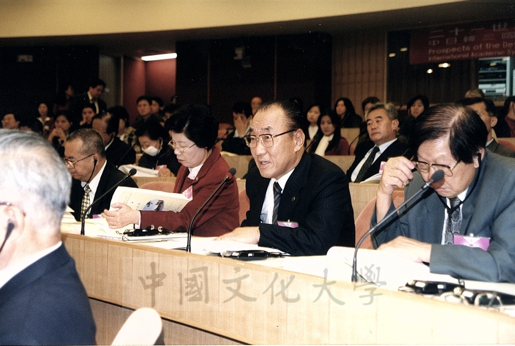 2001年11月5-6日本校舉行「二十一世紀私立學校發展之展望—中日韓三國私立學校國際學術研討會」的圖檔，第16張，共22張