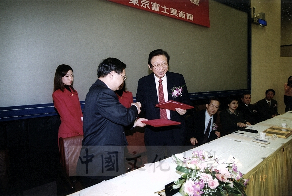 2000年1月12日中國文化大學、國立國父紀念館、東京富士美術館共同舉行「西洋名畫展-從文藝復興到二十世紀五百年精華」簽約典禮的圖檔，第6張，共9張